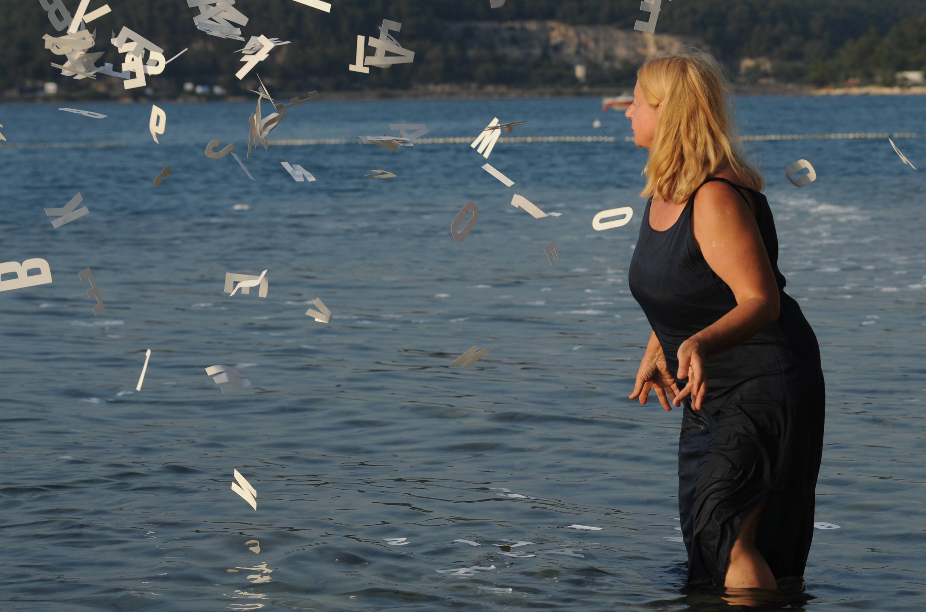 Ewa Partum-Umjetnik na odmoru- performans u Poreču